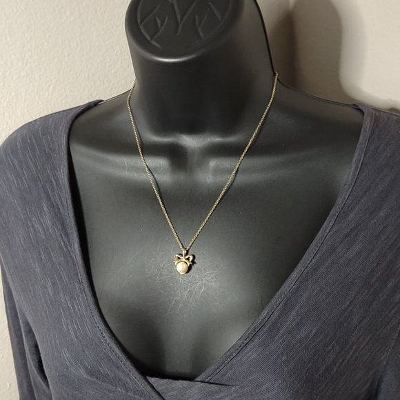 Gold Tone Bow And Faux Pearl Pendant Necklace 18 Inches Long - Picture 1 of 12